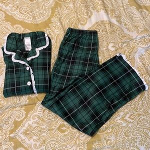 Womens size Small Christmas Plaid Pajama Set